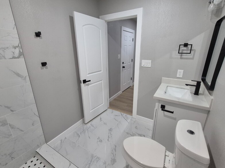 Building Photo - 2209 Gano St