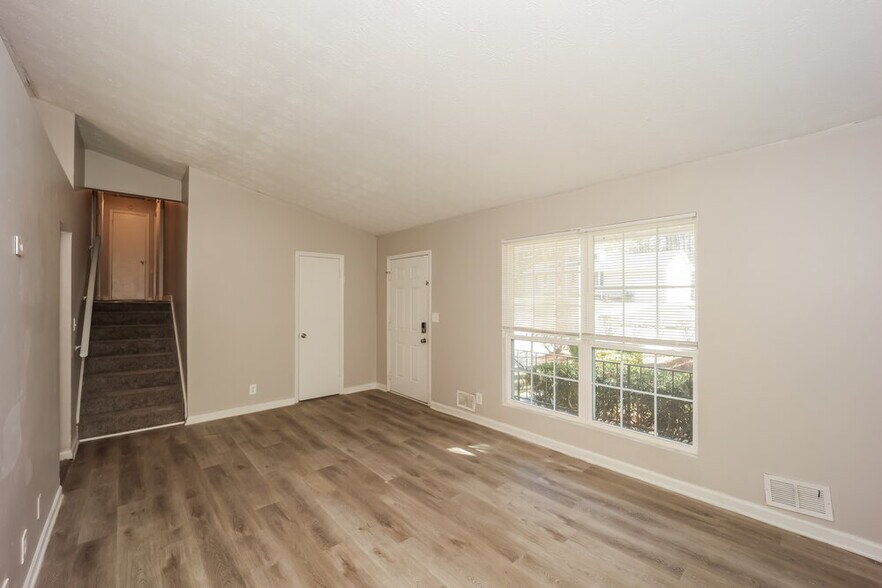 Building Photo - 2465 Fairway Cir SW