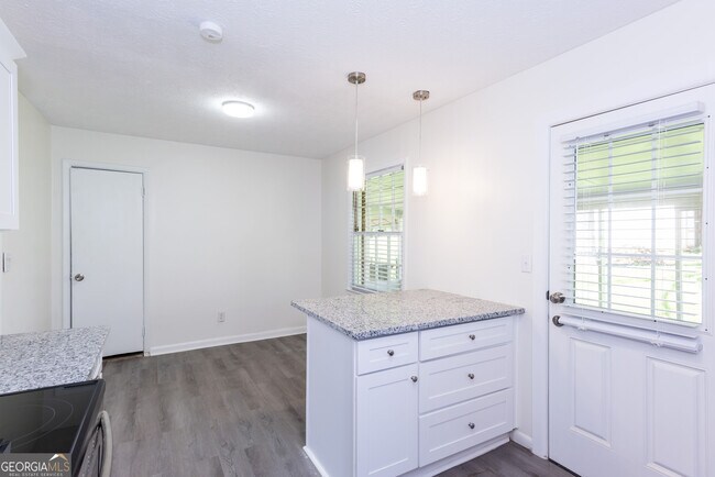 Building Photo - 6551 Bussell Way