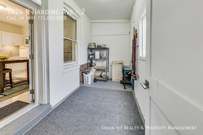 Building Photo - 1424 N Harding Ave