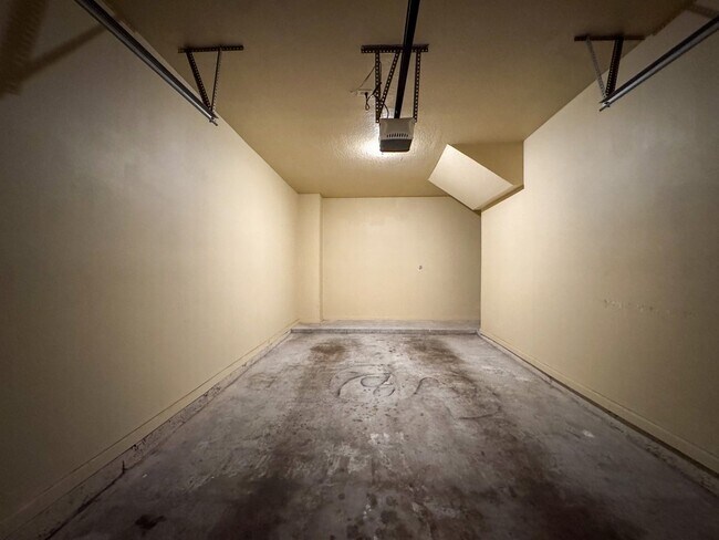 Building Photo - 10561 Villa View Cir