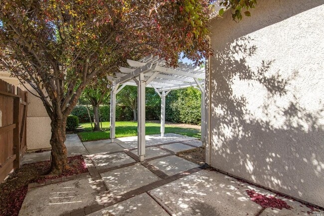 Building Photo - 1600 Hickam Cir