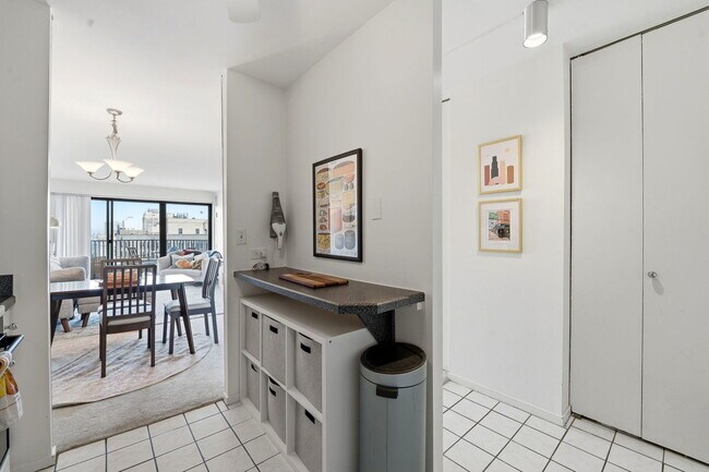 Building Photo - 2020 N Lincoln Park W