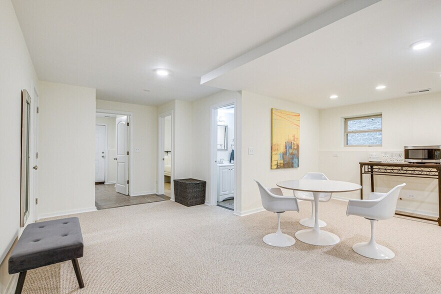 Building Photo - 3975 S Ellis Ave