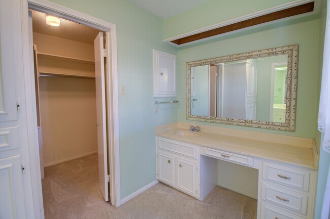 Building Photo - Windmill Hill Patio Home