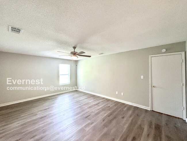 Building Photo - 3727 Kerwin Dr