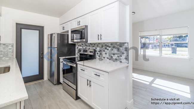 Building Photo - 1105 E South St