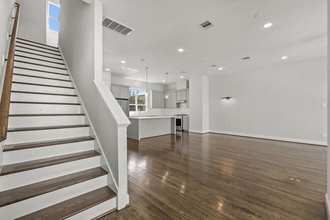 Building Photo - Modern Three-Story Home in Timbergrove Yards