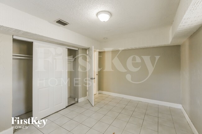 Building Photo - 1389 SW 24th Ave