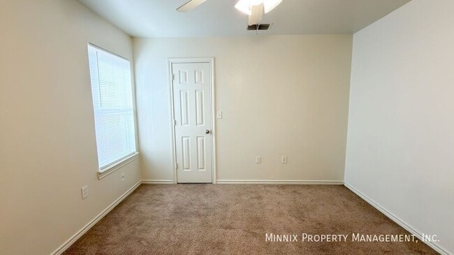 Building Photo - 5402 Kemper St