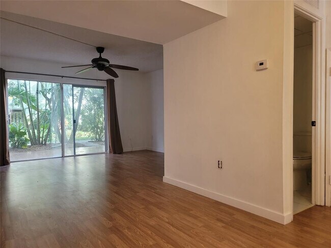 Building Photo - 805 W Oakland Park Blvd