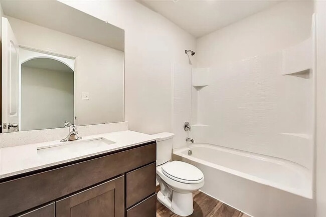 Building Photo - Room in House on Musselshell Dr