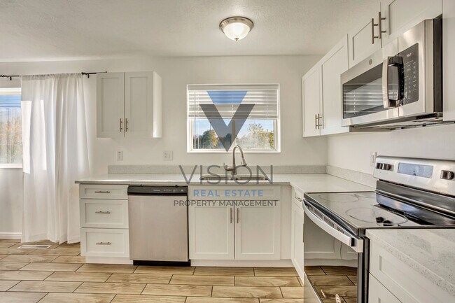 Building Photo - 360 E 400 S
