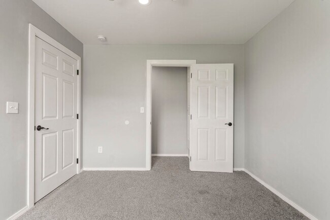 Building Photo - Modern Comfort on 1 Acre in Coweta – Available Now!