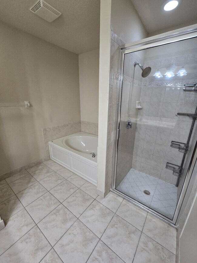 Building Photo - 1999 Newport Isles Blvd