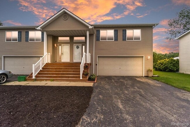 Primary Photo - 1116 Lakeview Cir