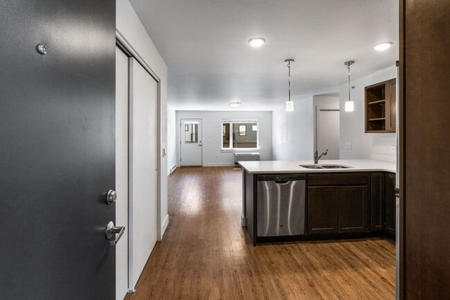 Building Photo - Explorer Units-2 Bedroom 1 Bathroom *Rent ...