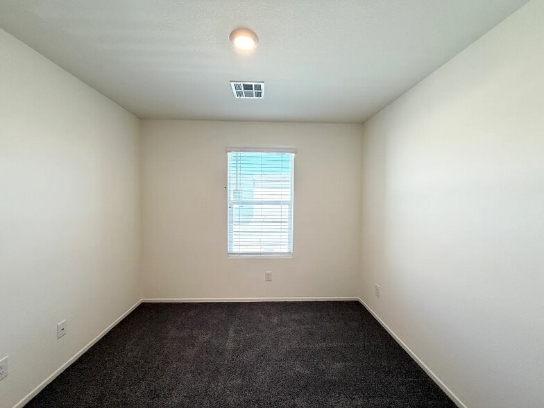 Building Photo - 9472 Peaceful River Ave