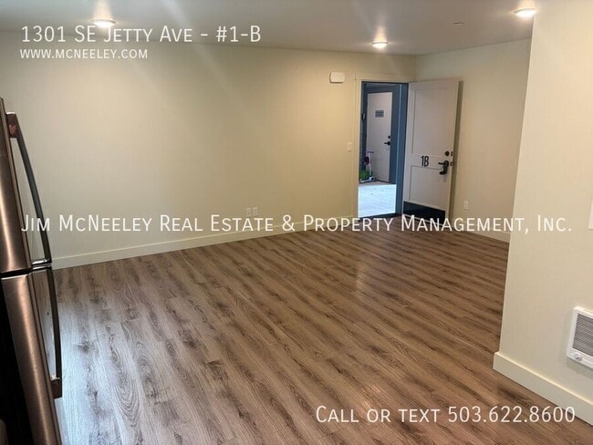 Building Photo - 1301 SE Jetty Ave