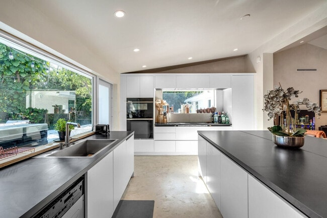 Building Photo - 5050 Biscayne Blvd