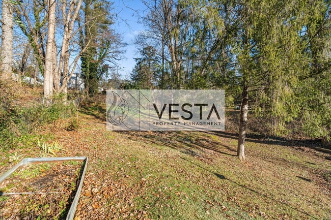 Building Photo - 18 Canterbury Rd