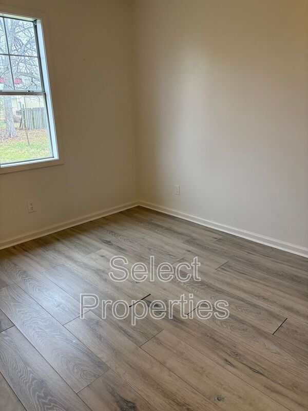 Building Photo - 2102 Clark St