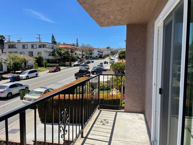 Building Photo - Open and Spacious 2 Bedroom, 1 Bathroom Apartment in San Pedro