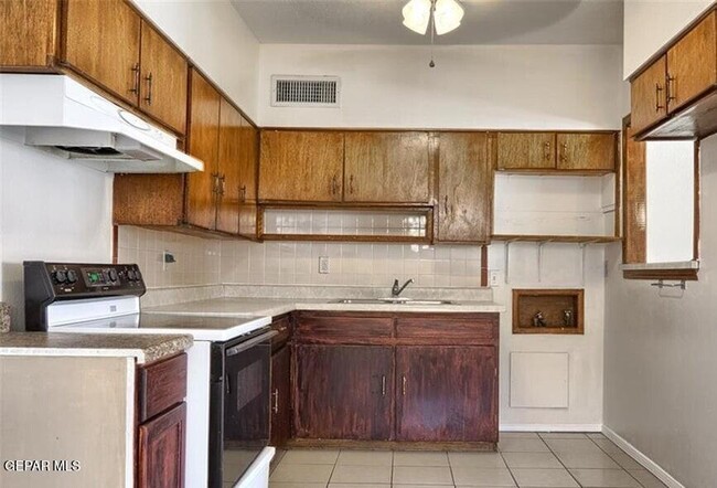 Building Photo - 10073 Kellogg St