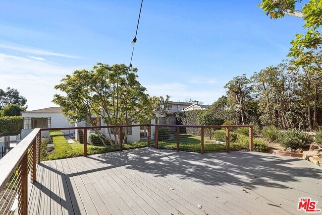 Building Photo - 486 Denslow Ave