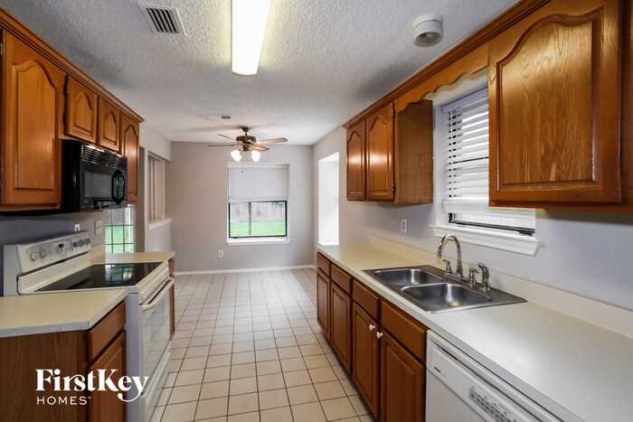 Building Photo - 2512 Meadowview Dr