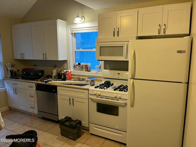 Building Photo - 112a 18th Ave