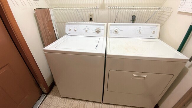 Building Photo - 2081 Continental Ave