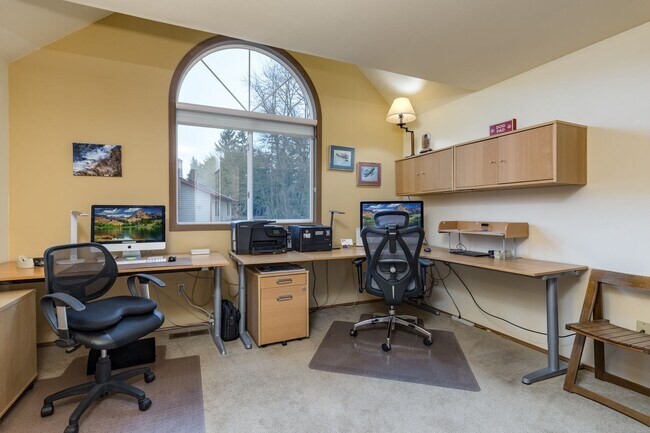 Building Photo - Lea Hill beautiful home - 4 bedroom 2.5 baths with 3 car garage & AC - A must see - Available Apr...