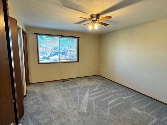 Building Photo - West Valley 4br 2.5 ba DBL attached garage, POOL