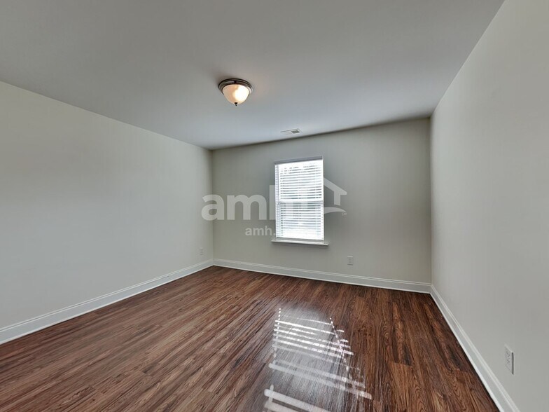 Building Photo - 401 Levon Ct