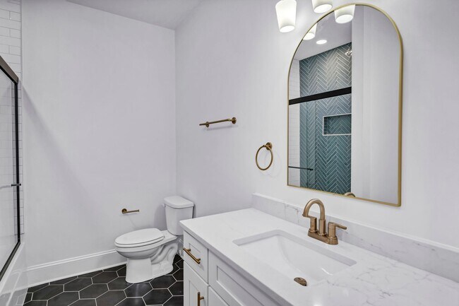 Building Photo - Pre-Leasing for the 26-27 School Year! - N...