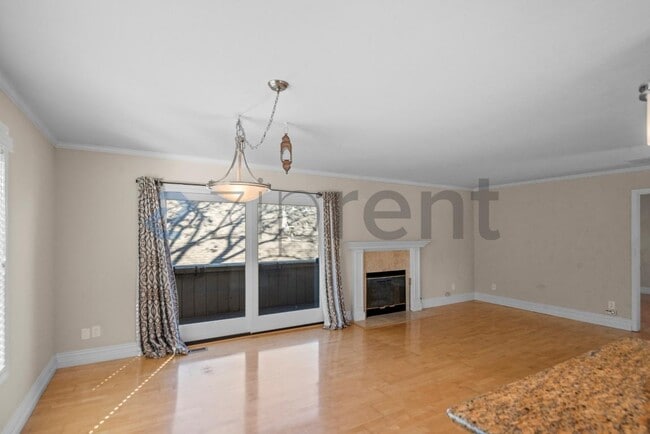 Building Photo - 14541 Oak St