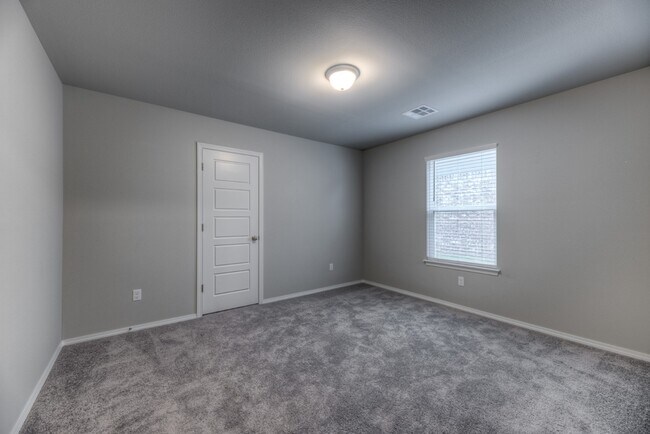 Building Photo - 3710 S 13th Pl