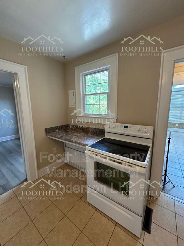Building Photo - 220 Moultrie Square