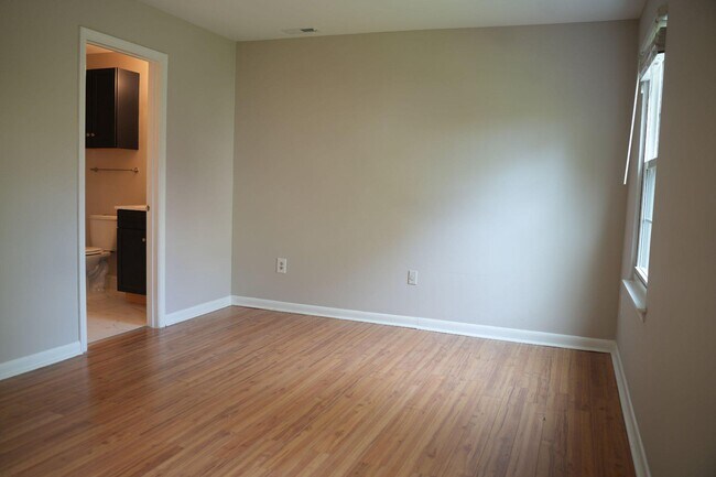 Building Photo - 84 Woodlake Dr
