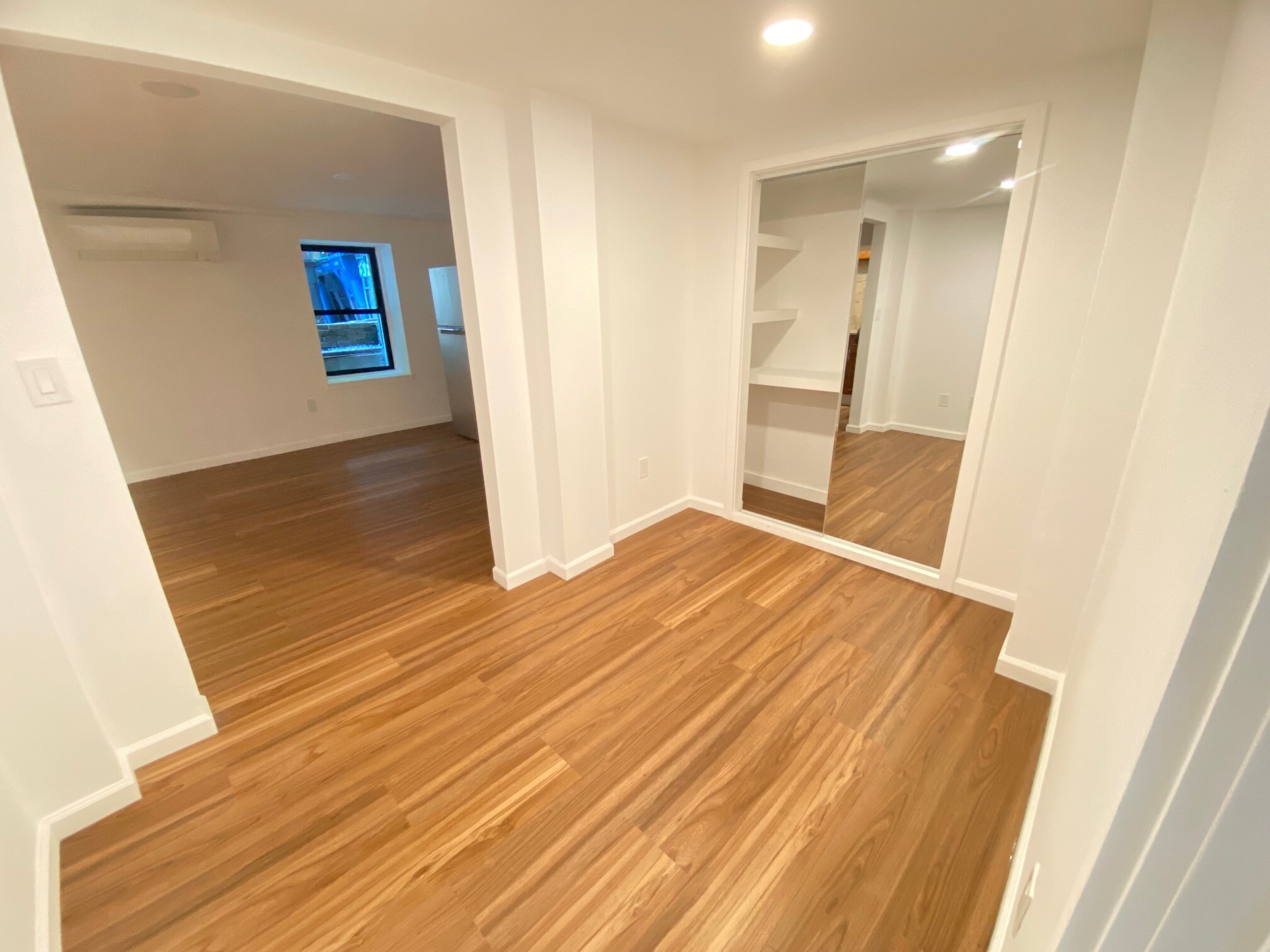 Building Photo - 686 Parker St