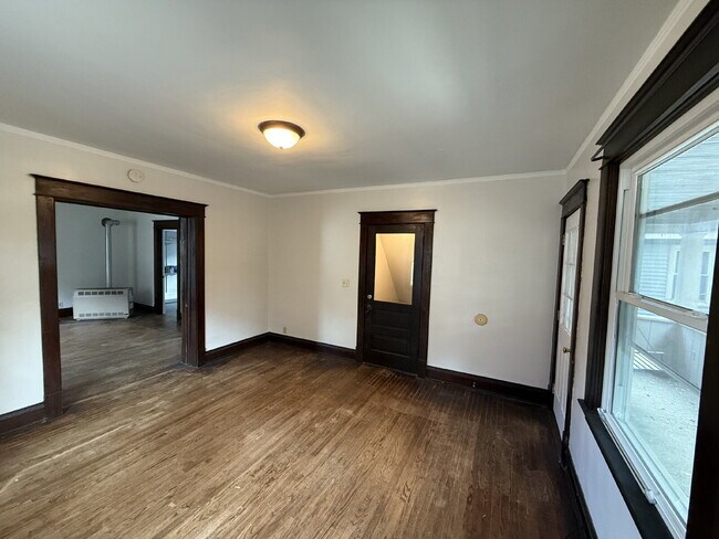 Building Photo - West Side 2BR Upper with Amazing Front Porch