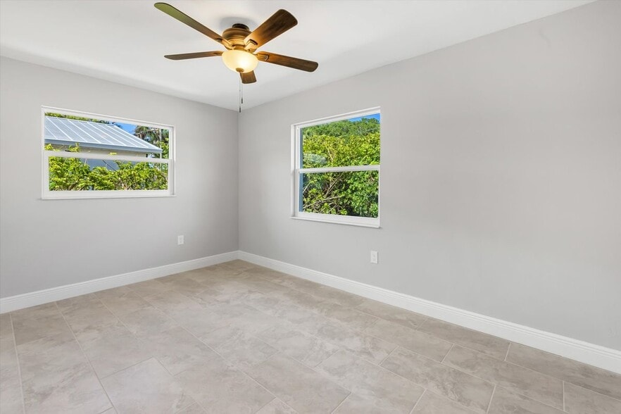 Building Photo - 1003 April Ln