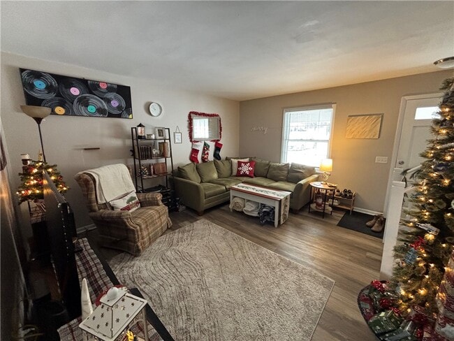 Building Photo - 5835 W Henrietta Rd