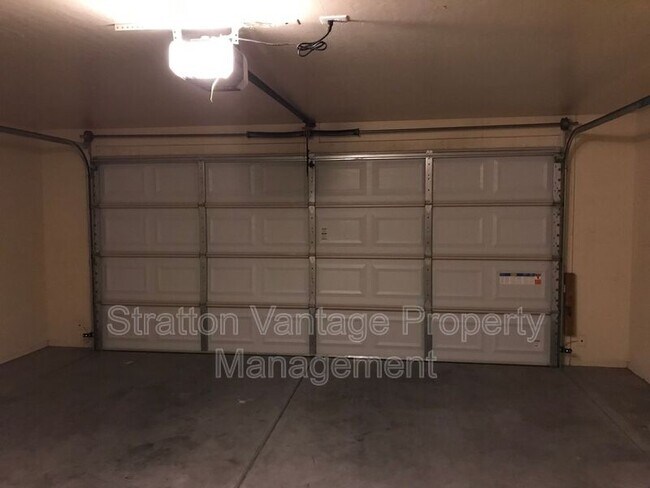 Building Photo - 12525 W Rosewood Ln