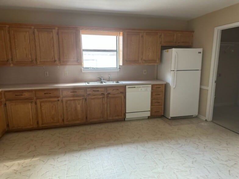 Building Photo - 2527 Westminster Dr