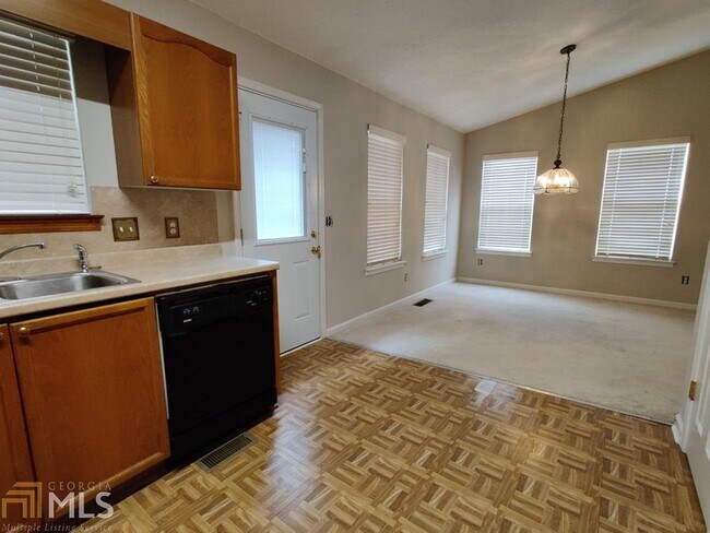 Building Photo - 1529 Roberts Dr SE