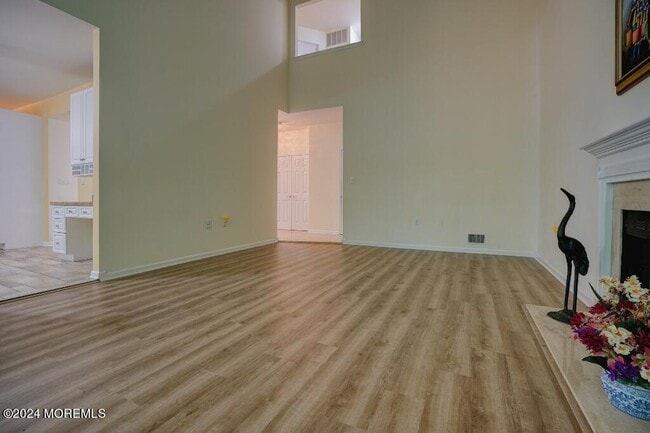 Building Photo - 6 Mulberry Ln