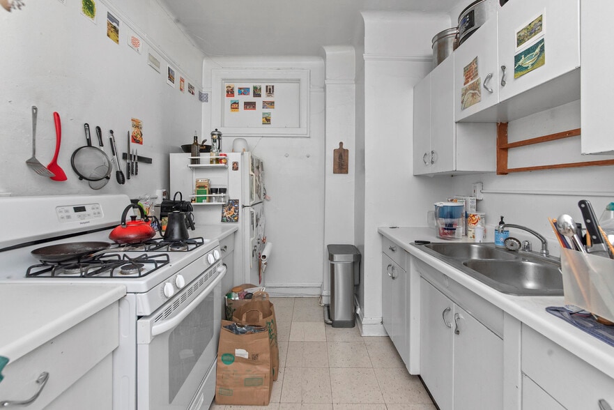 Building Photo - 5704 S Harper Ave