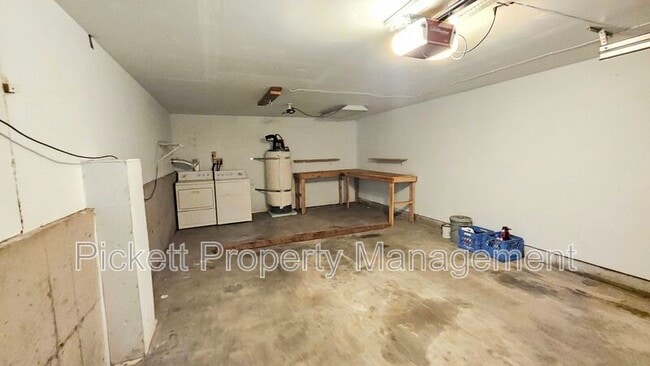 Building Photo - 2641 Stephenson Ave